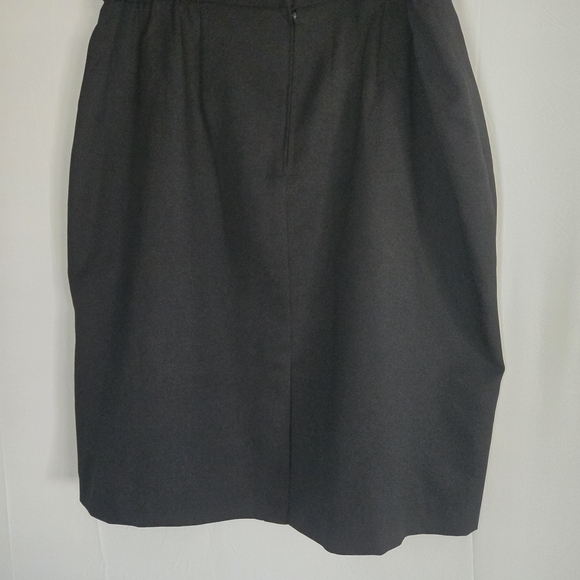 Jemma Women's 22W Black Skirt Suit - Picture 4 of 14